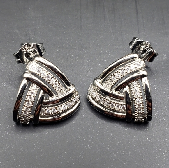 Sterling Silver S925 Triangle Knot Stud Earrings Classic Femenine Glam - Picture 5 of 5